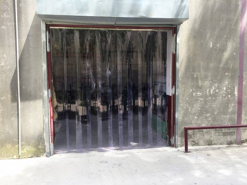 Installation de rideau à lanières PVC transparentes à Avignon en Vaucluse (84)