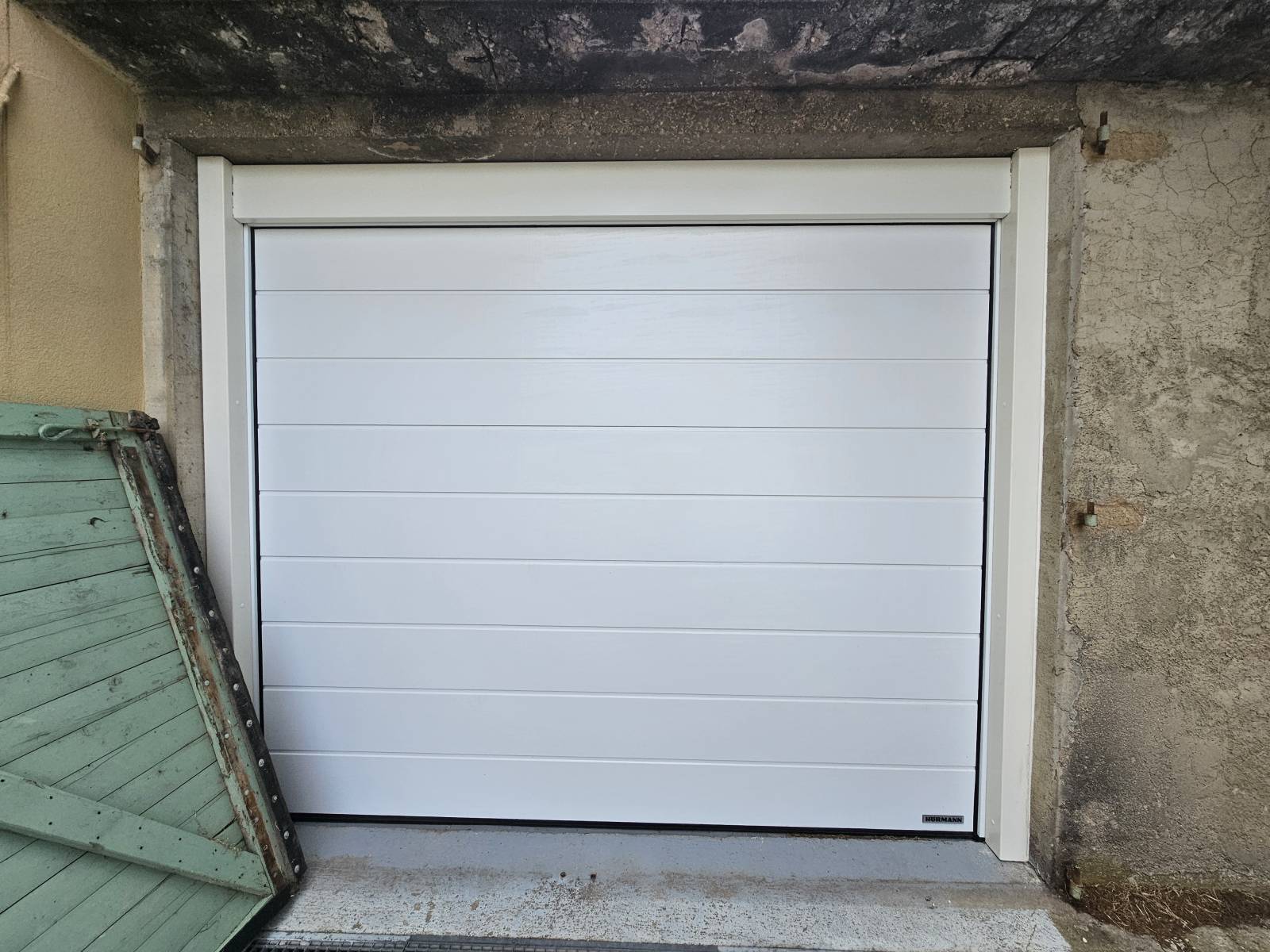 Porte de garage sectionnelle habitat à Vacqueyras