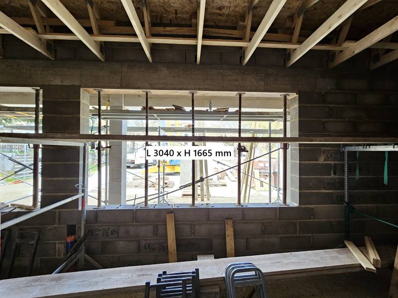 Chantier avant la pose des rideaux métalliques manuels