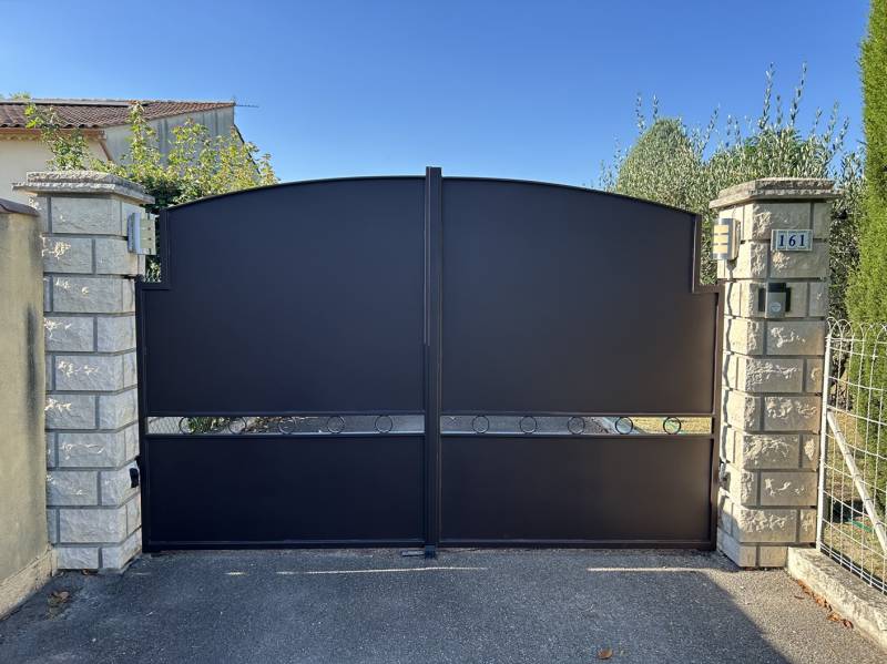 Portail battant métallique plein à Orange