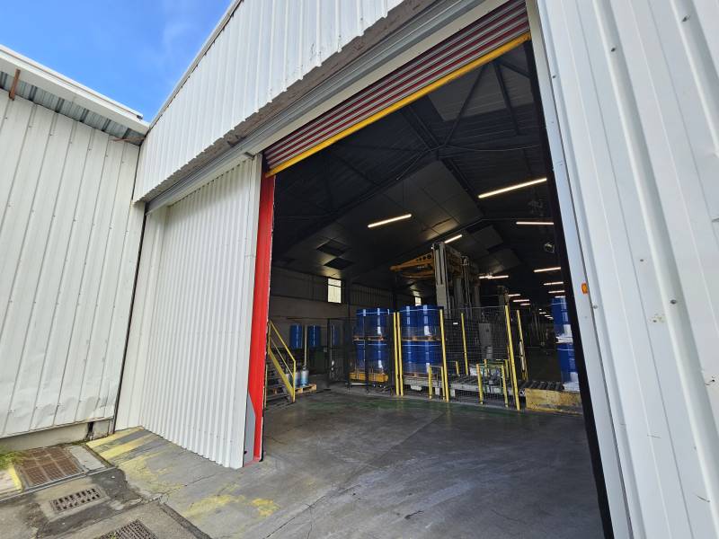 Fourniture & pose d'une porte rapide industrielle motorisée de marque Hormann, avec modification de la baie pour une entreprise d'emballage à Bagnols-sur-Cèze