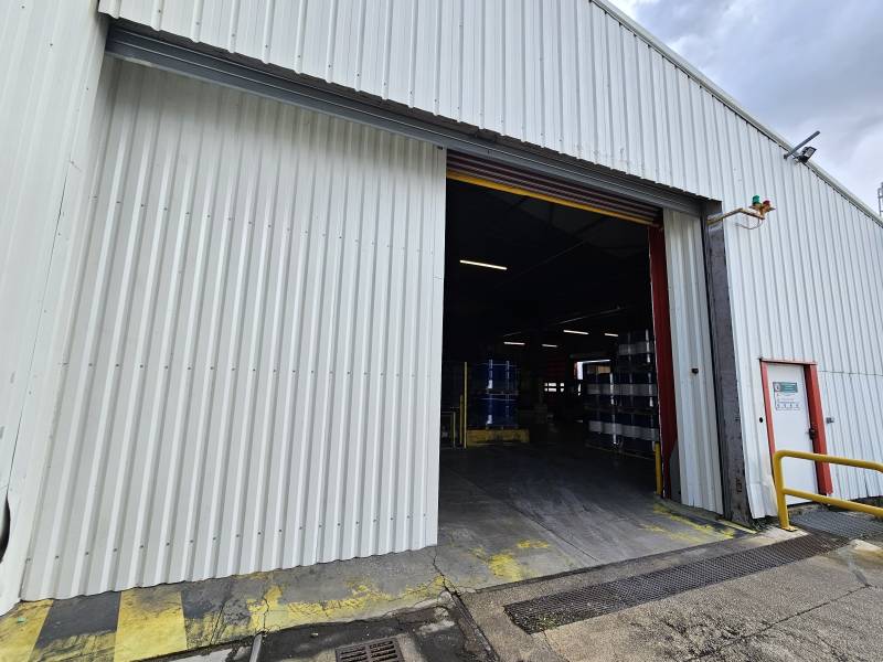 Fourniture & pose d'une porte rapide industrielle motorisée de marque Hormann, avec modification de la baie pour une entreprise d'emballage à Bagnols-sur-Cèze