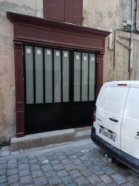 Fourniture et pose d'un ensemble porte d'entrée et fenêtre, thermolaqué, à Avignon