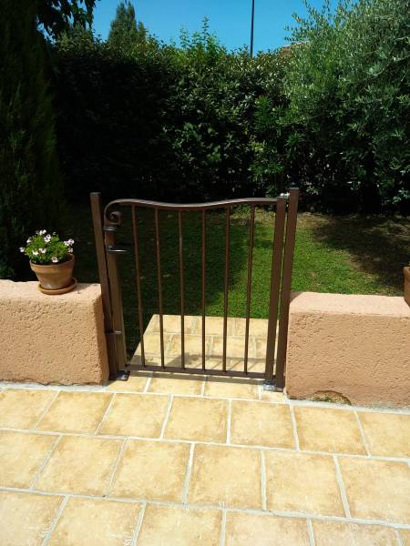 Fourniture et pose de garde-corps, d'une clôture de protection d'une piscine, à Orange