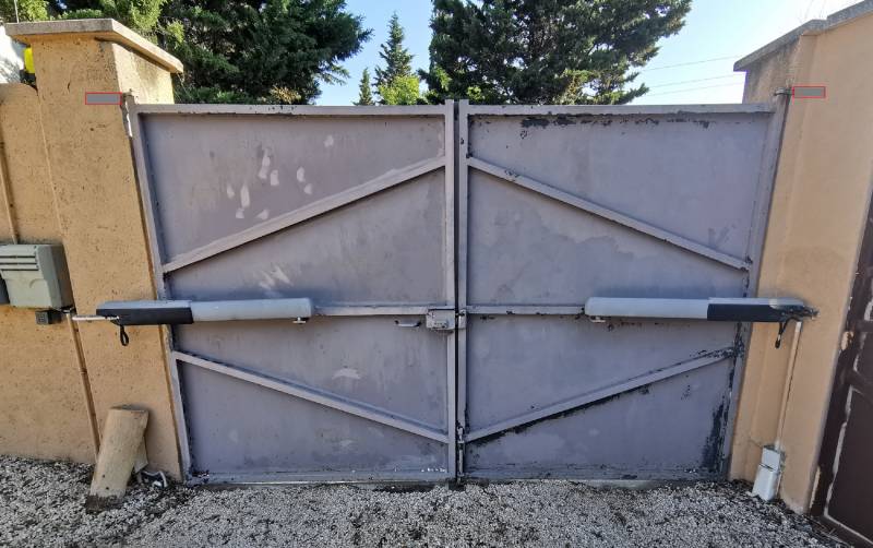 Portail battant plein vétuste Tulette