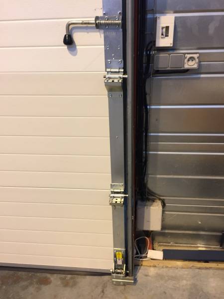 Réparation d’une porte sectionnelle en Vaucluse à Bédarrides (84)