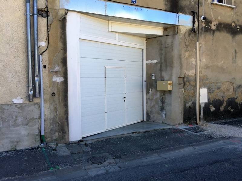 Isolaton et sécurité grâce à une porte sectionnelle au Pontet (Vaucluse 84)