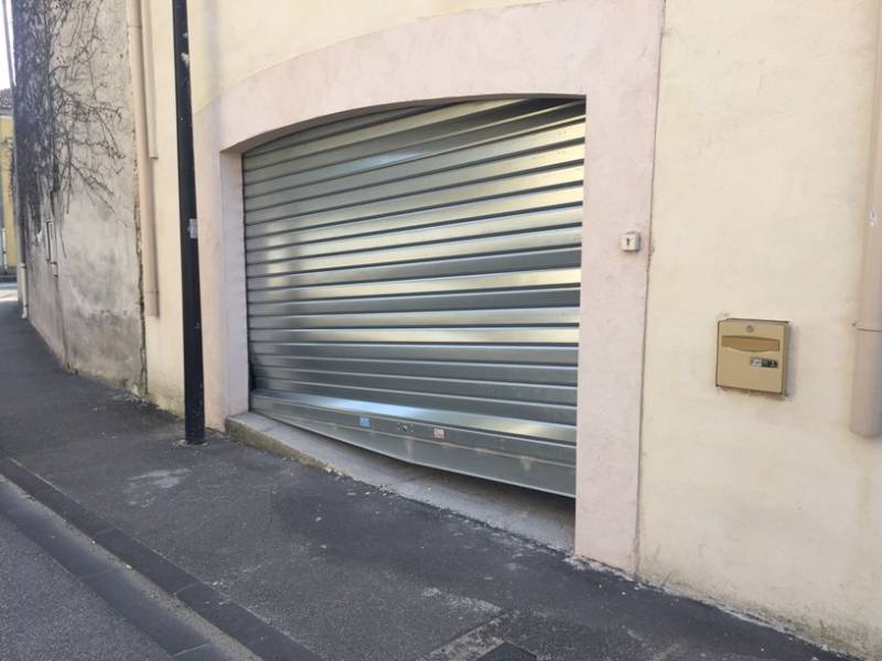 rideau métallique coulissant motorisé Camaret-sur-Aigues (Vaucluse 84)