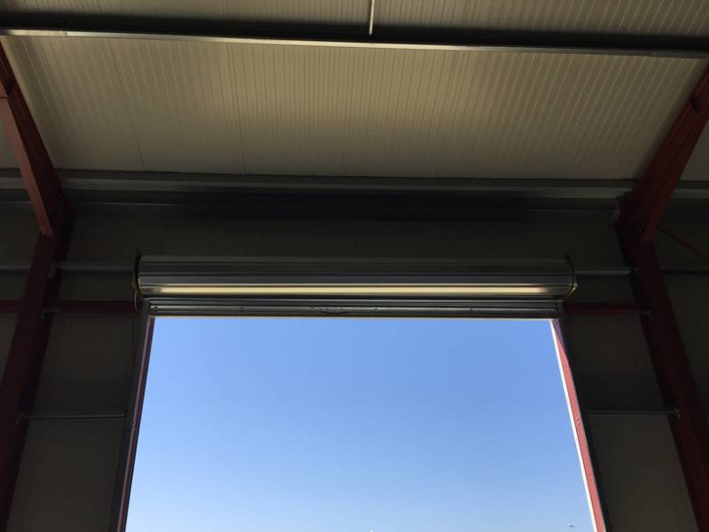 Rideau métallique enroulé sur Bollène