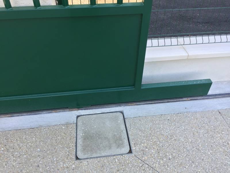 Portail avec crémaillère en nylon motorisation CAME dans les Bouches du Rhône (13)