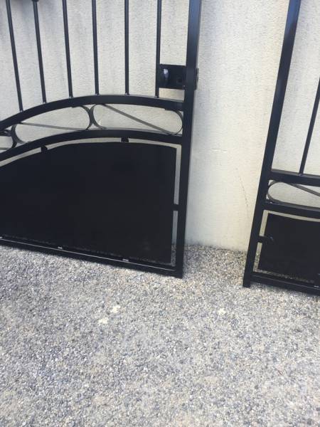 Peinture et redressement d'un portail en acier Pernes les Fontaines (84)