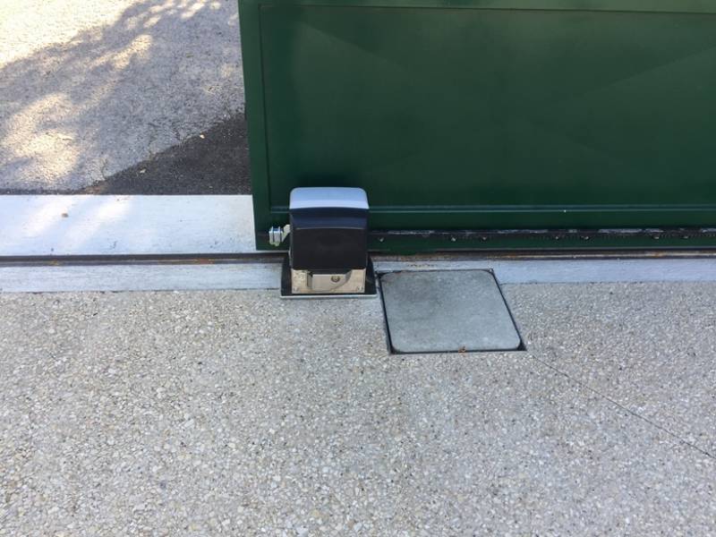 Portail motorisé CAME avec photocellules et feu clignotant à Monteux (84)