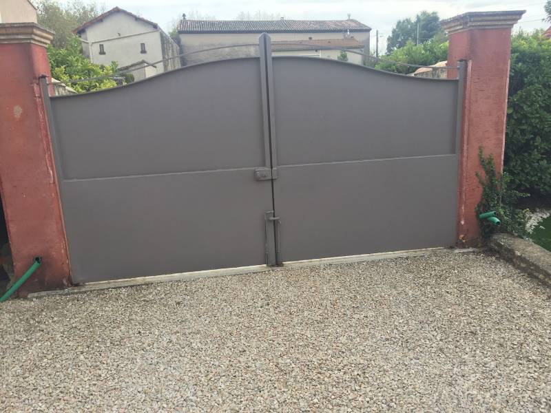 Installation de motorisation pour portail metal dans la Vaucluse